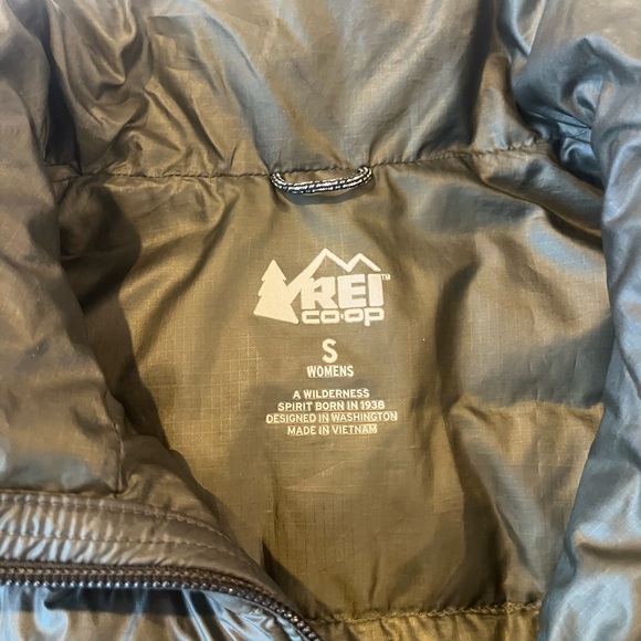 REI Women's Dark Green Puffer Jacket - Picture 9 of 11